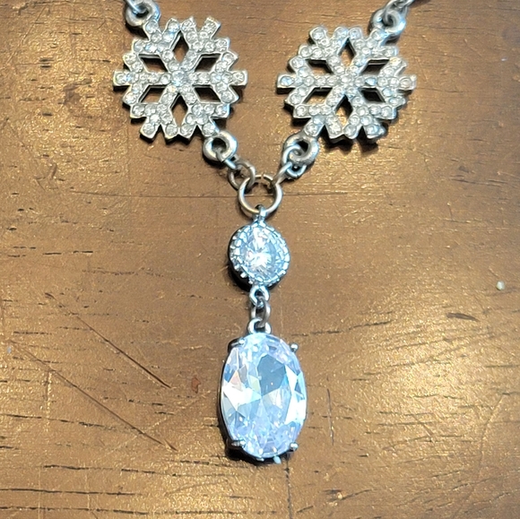 Snowflake Necklace & Earring Set - Picture 4 of 4